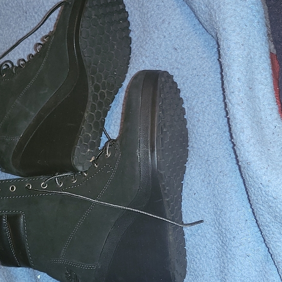 BOOTS - Picture 3 of 5